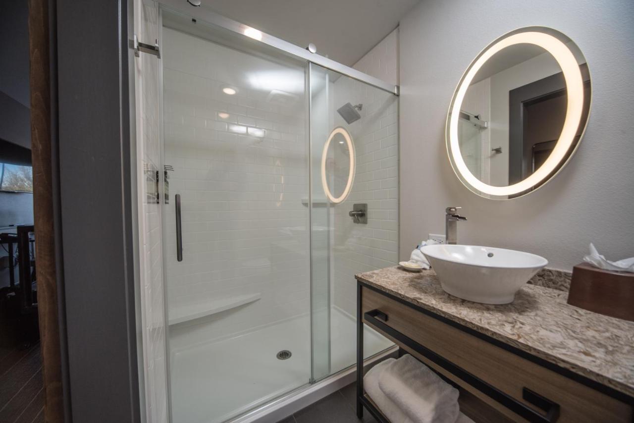 Hotel Windrow Downtown Елънсбърг Екстериор снимка