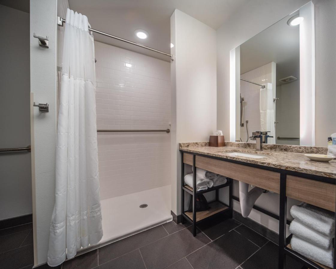 Hotel Windrow Downtown Елънсбърг Екстериор снимка