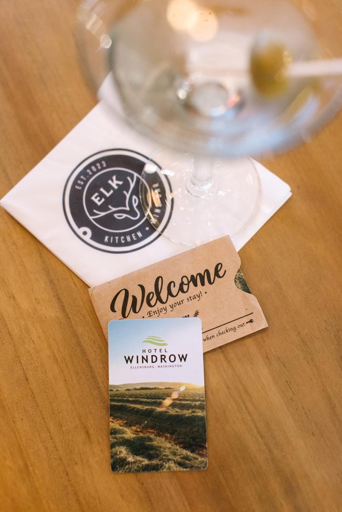 Hotel Windrow Downtown Елънсбърг Екстериор снимка