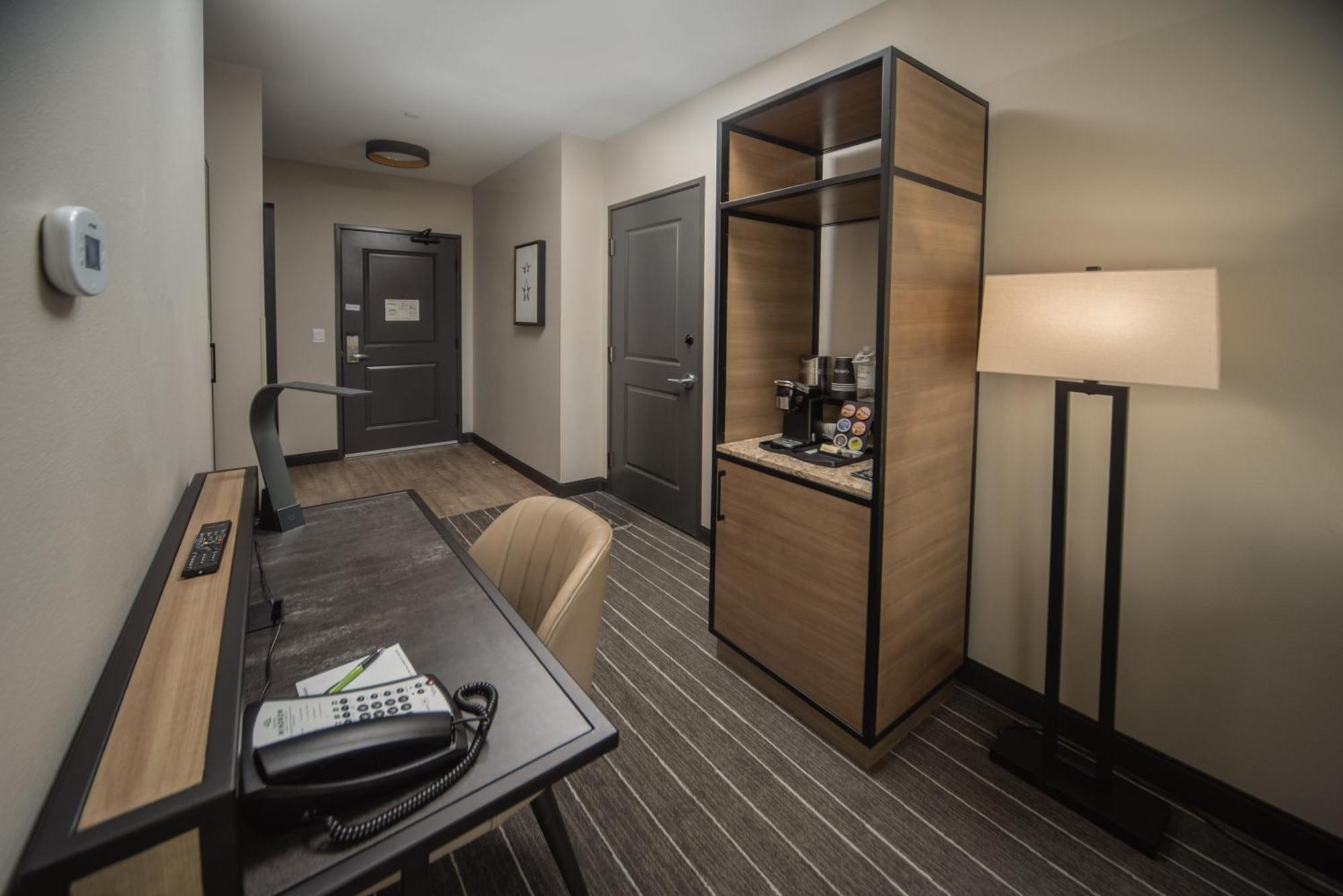 Hotel Windrow Downtown Елънсбърг Екстериор снимка