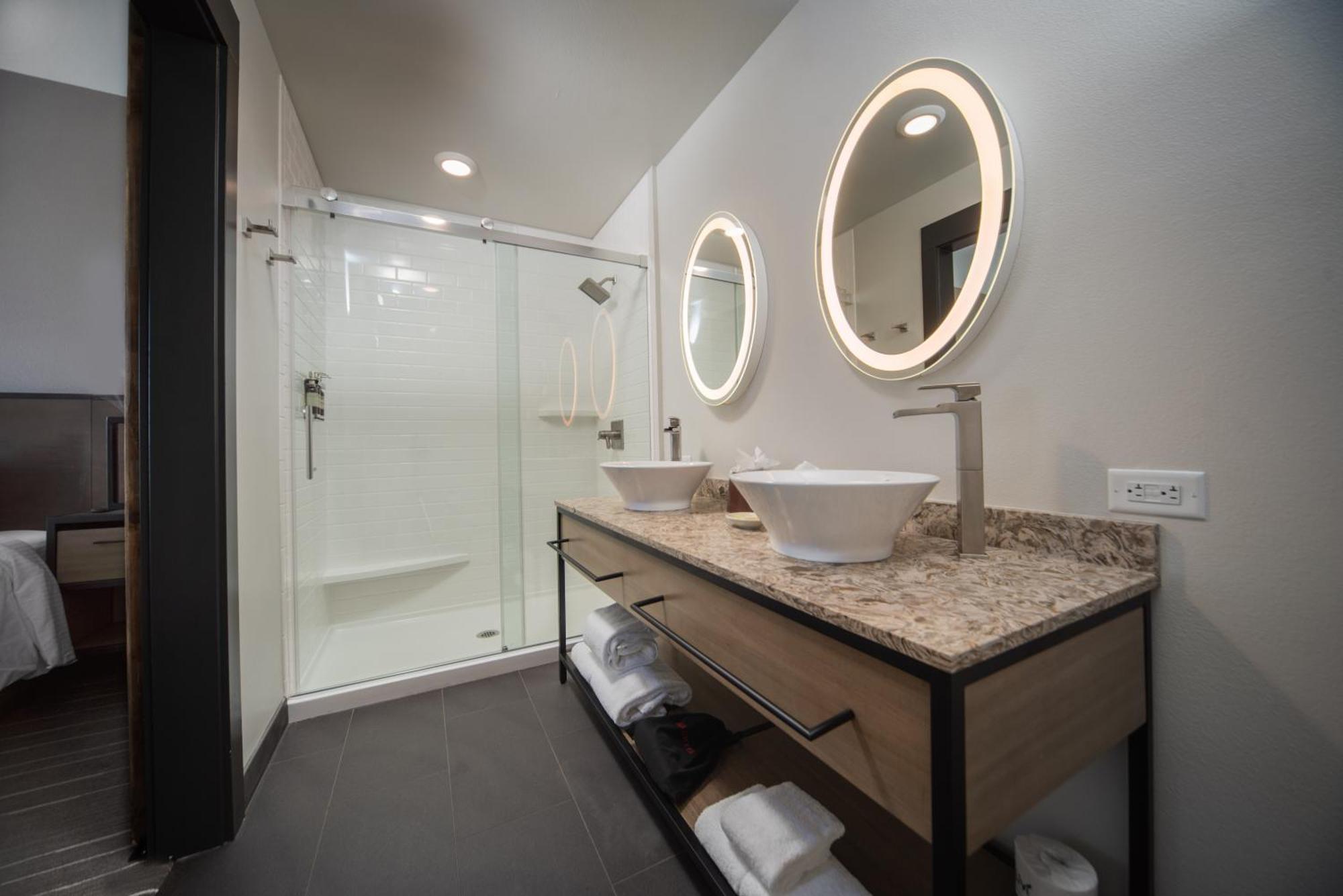Hotel Windrow Downtown Елънсбърг Екстериор снимка