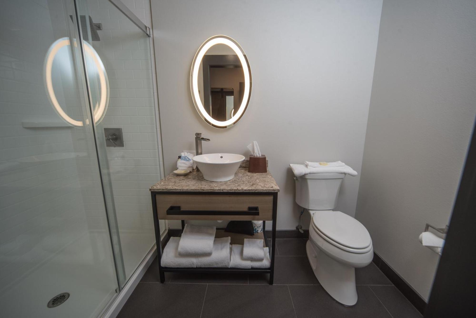Hotel Windrow Downtown Елънсбърг Екстериор снимка